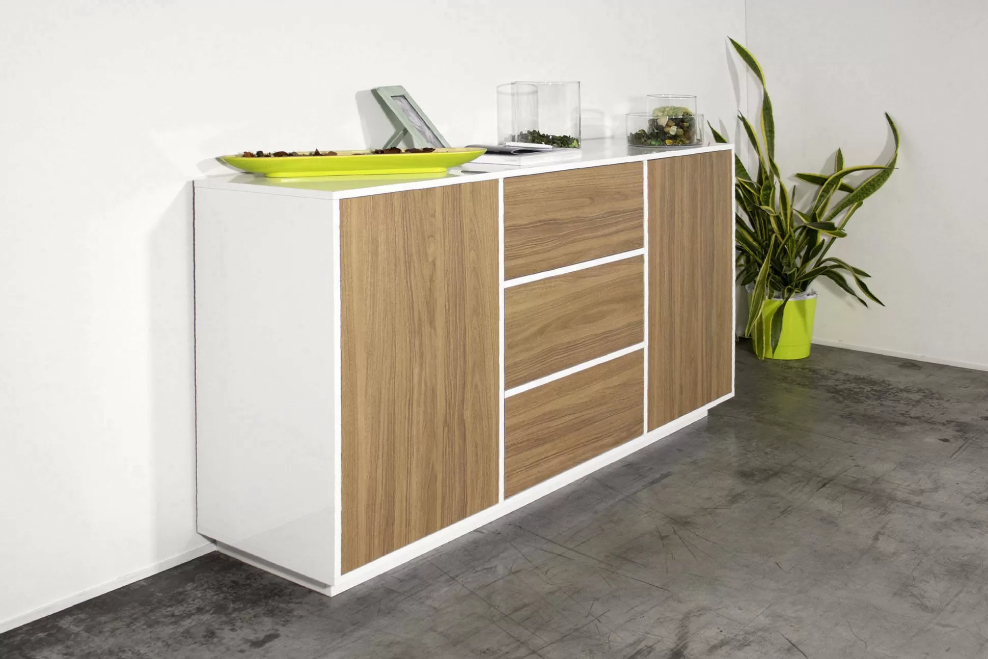 Dmora Credenze<Credenza Aysha, cm 160x41h86, Bianco lucido e Noce