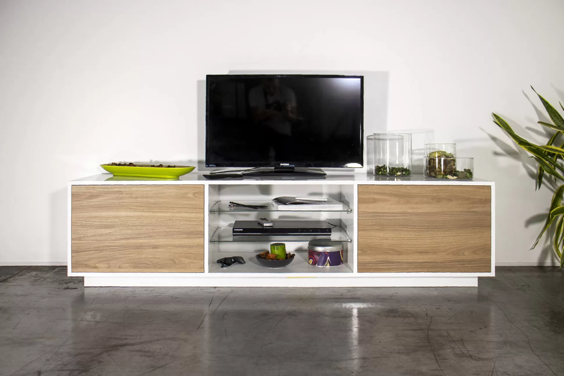 Dmora Mobili Porta Tv<Mobile porta TV Dlongon, cm 180x41h46, Bianco lucido e Noce