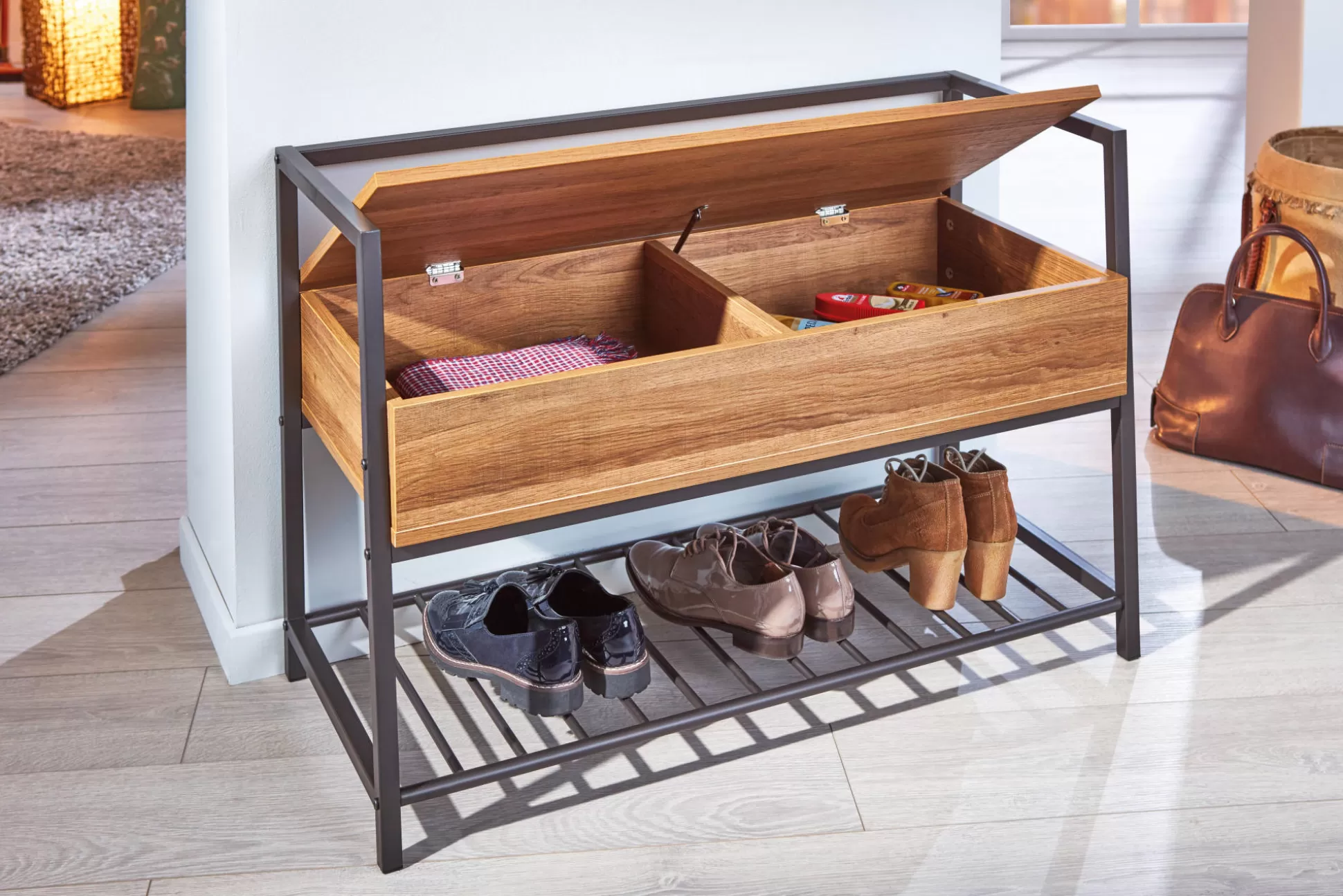 Dmora Scarpiere<Scarpiera Euskirchen, Mobile portascarpe, Armadio da ingresso multiuso, Mobiletto per calzature, 90x61 h39 cm,